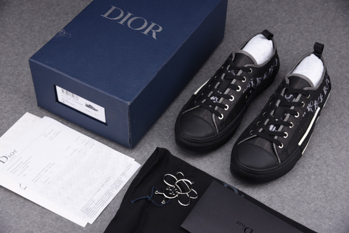 DR B23 Low Top Oblique Black