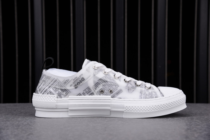 DR B23 Low Top Oblique Sneaker